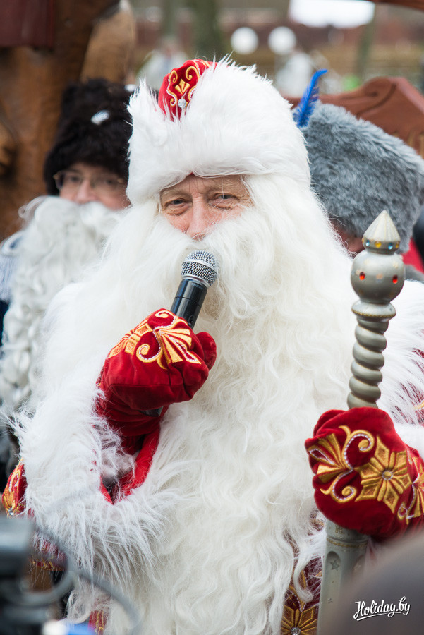 Белорусский Дед Мороз встречает гостей в Беловежской пуще.